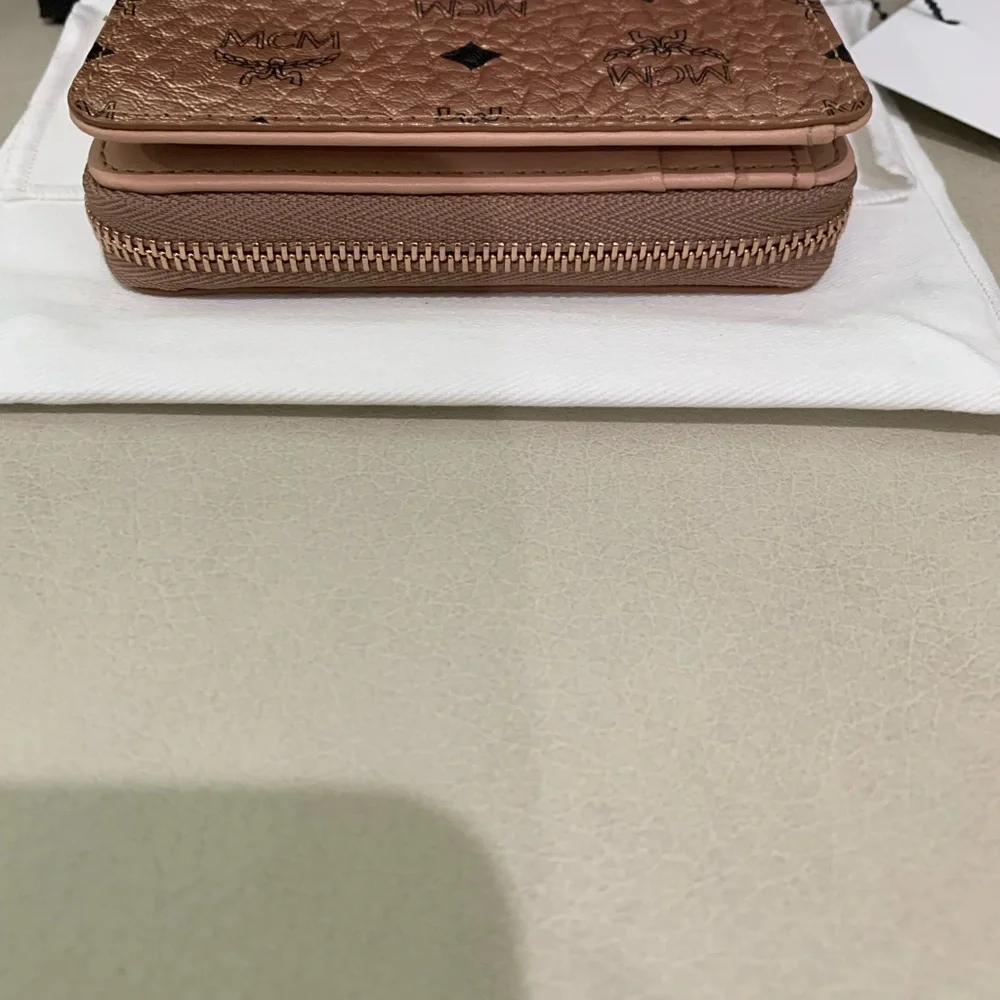 MCM Mini Zip Around Wallet in Visetos Champagne Gold - Picture 5 of 6